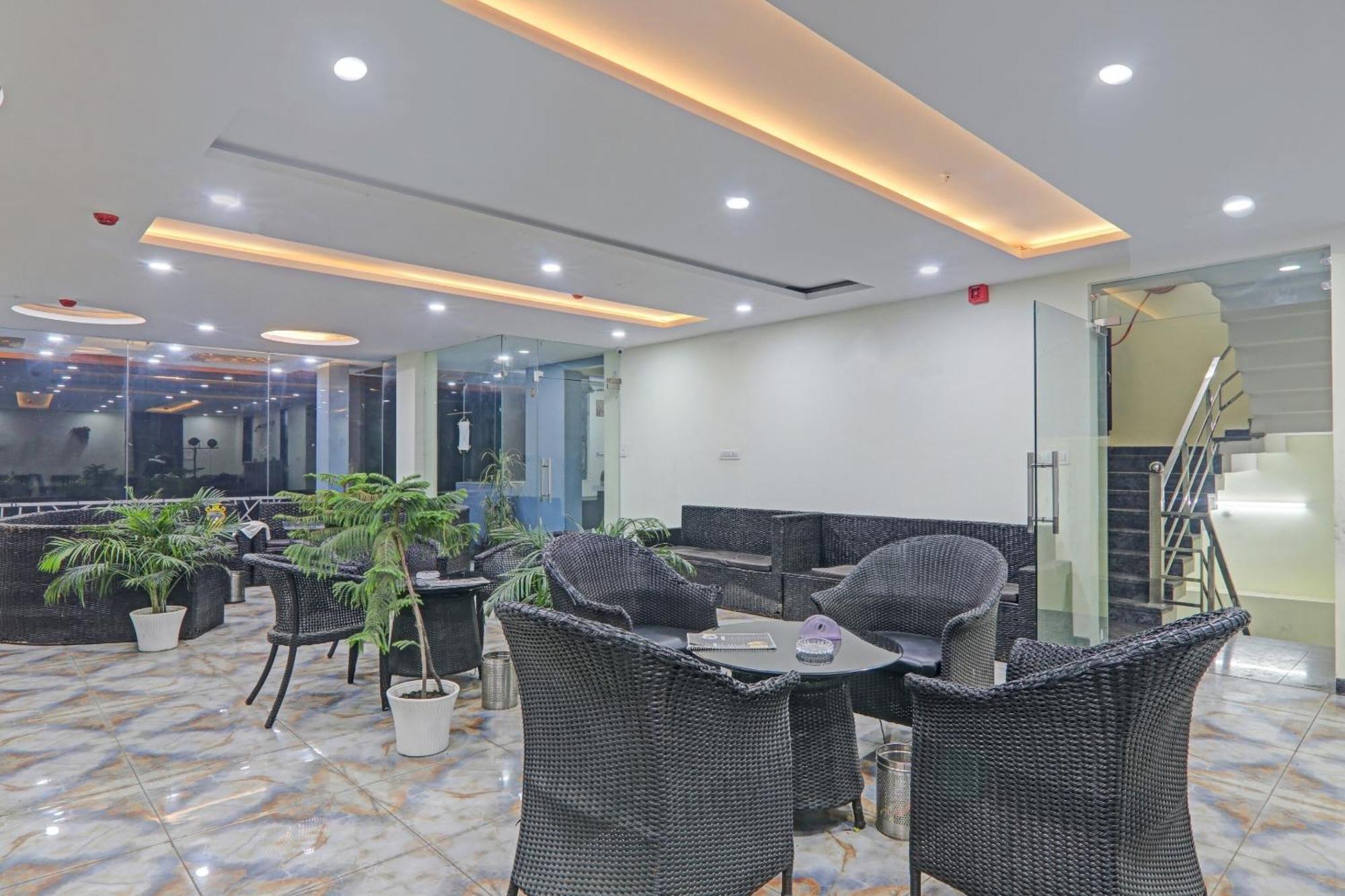 Hotel Collection O Srg Chinhat Exterior foto